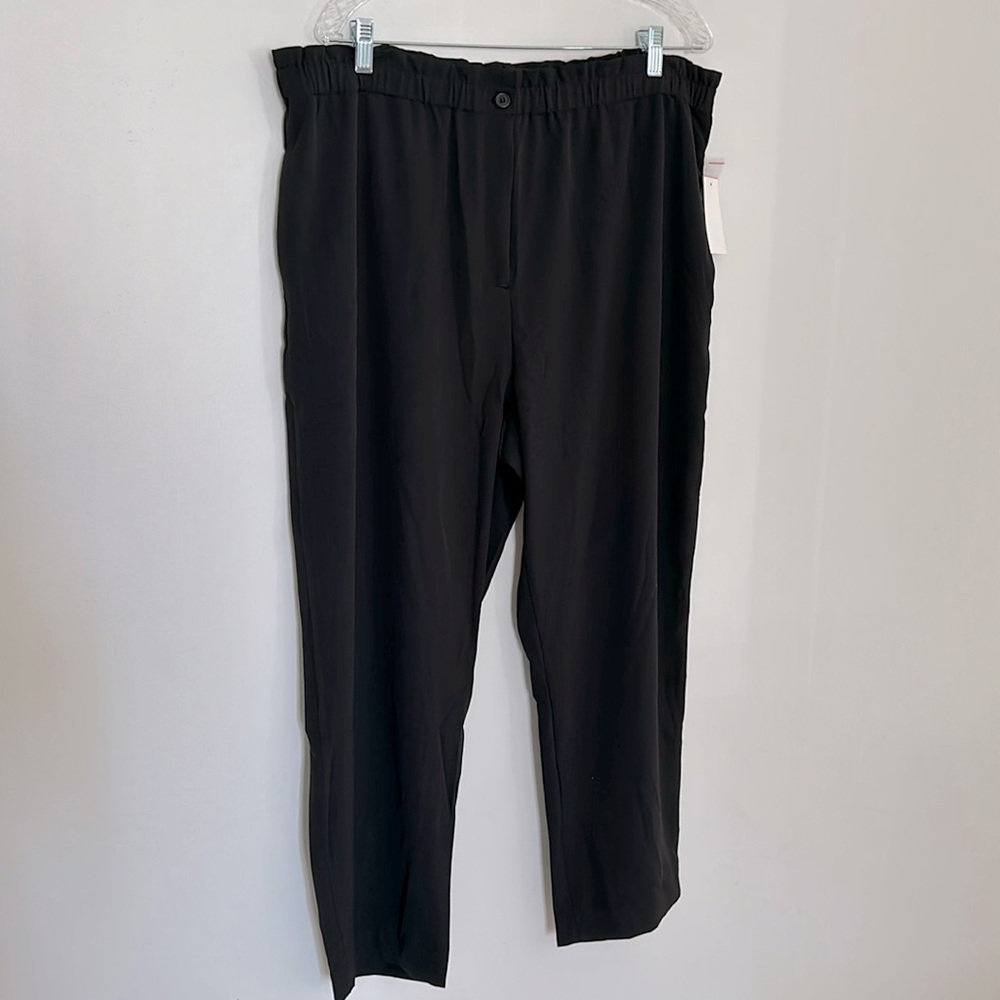 NWT Riley & Rae black cropped Dress Pants